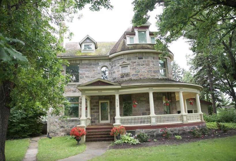 Bellas Castle Bed And Breakfast | Morden | Manitoba | Canada 1