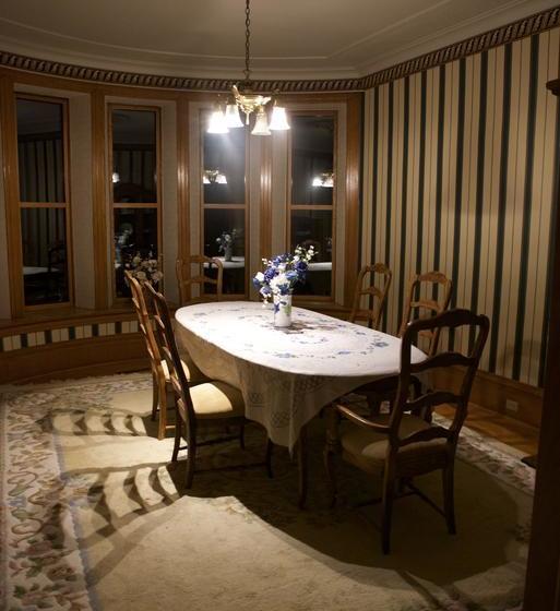 Bellas Castle Bed And Breakfast | Morden | Manitoba | Canada 10