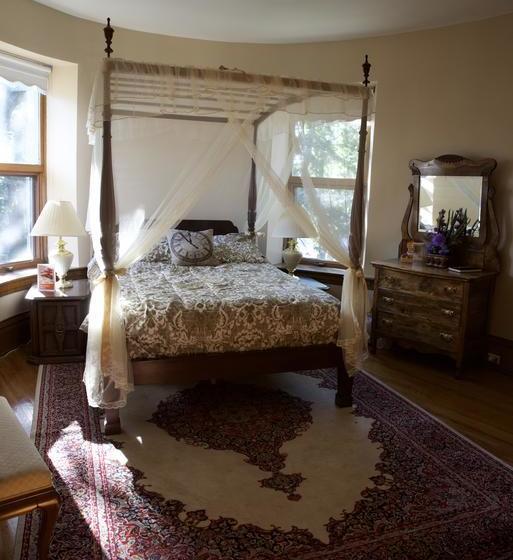 Bellas Castle Bed And Breakfast | Morden | Manitoba | Canada 11