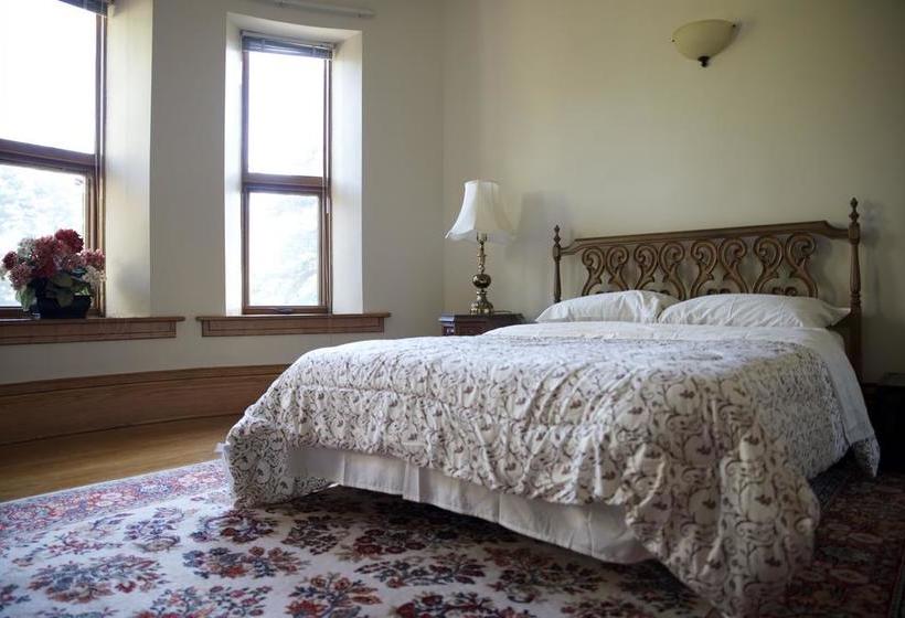 Bellas Castle Bed And Breakfast | Morden | Manitoba | Canada 5