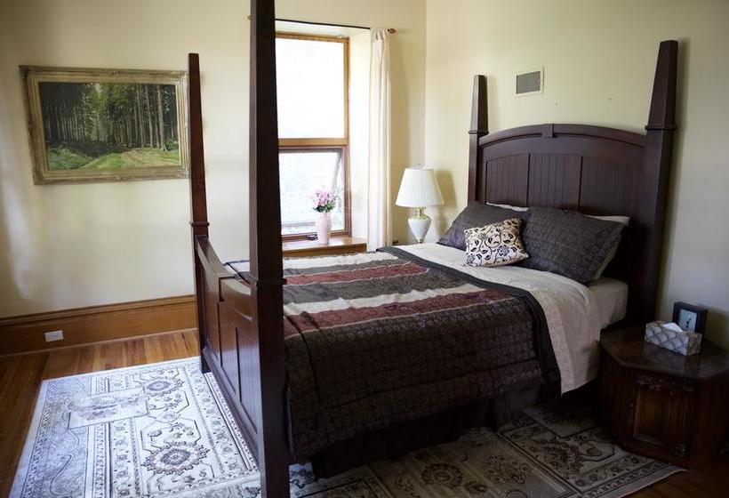 Bellas Castle Bed And Breakfast | Morden | Manitoba | Canada 6