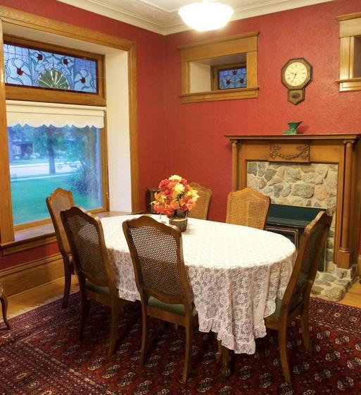 Bellas Castle Bed And Breakfast | Morden | Manitoba | Canada 9