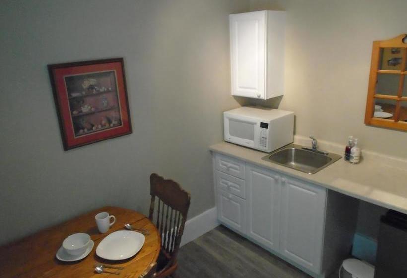 Courthouse B&b | Picton | Ontario | Canada 17