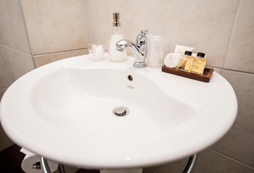 Petit Hôtel  Café Krieghoff | Quebec | Quebec | Canada 18