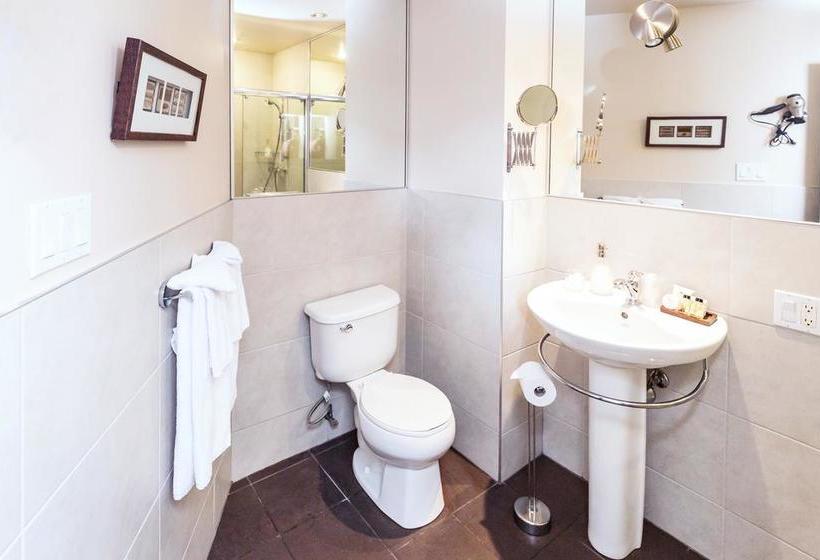 Petit Hôtel  Café Krieghoff | Quebec | Quebec | Canada 19