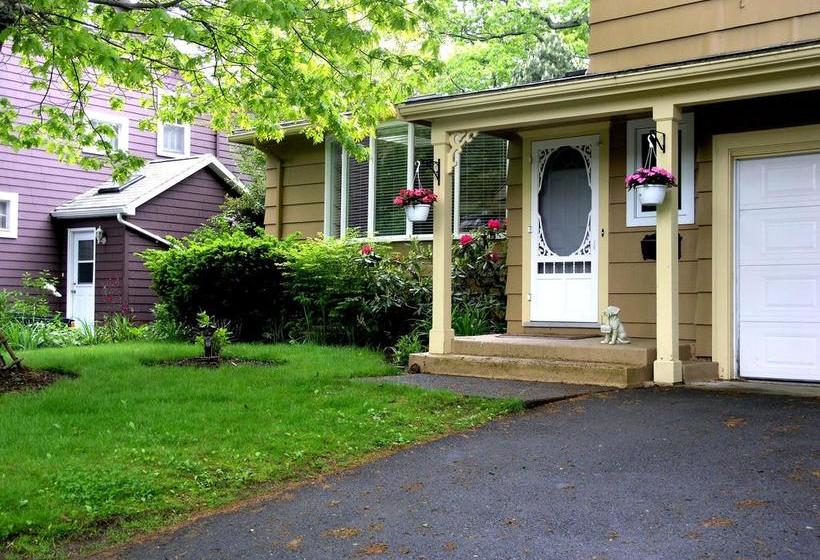 At Robie S End B & B Nueva Escocia