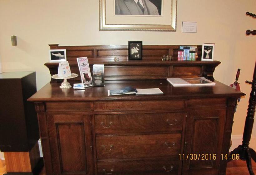 Bed and Breakfast Monroe House Executive Guest Suites | St. John'S | Newfoundland and Labrador | Canada 18