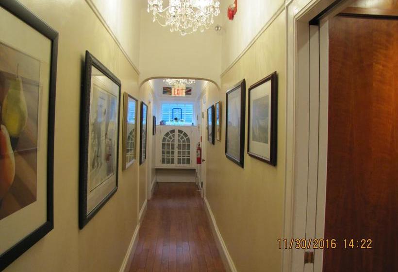 Bed and Breakfast Monroe House Executive Guest Suites | St. John'S | Newfoundland and Labrador | Canada 9