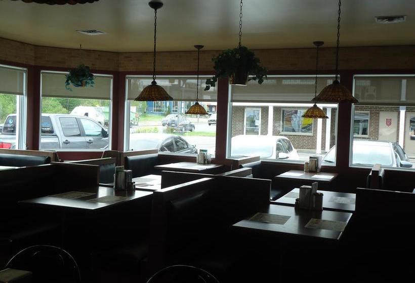 Motel L Avenue Du Pont | Alma | Quebec | Canada 10