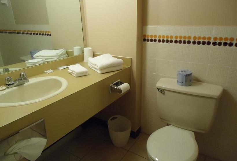 Motel L Avenue Du Pont | Alma | Quebec | Canada 11