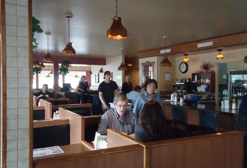 Motel L Avenue Du Pont | Alma | Quebec | Canada 12