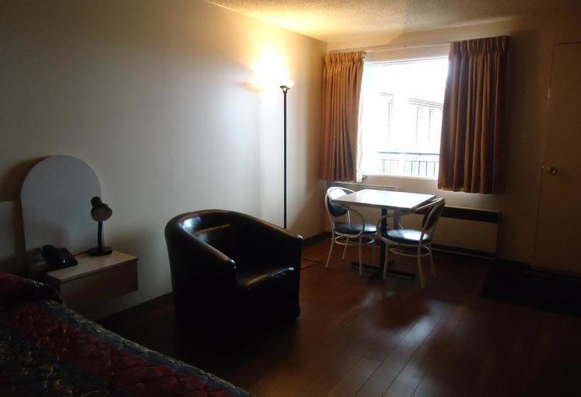 Motel L Avenue Du Pont | Alma | Quebec | Canada 13