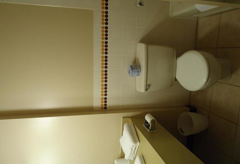 Motel L Avenue Du Pont | Alma | Quebec | Canada 17