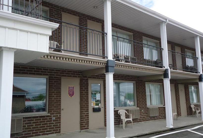 Motel L Avenue Du Pont | Alma | Quebec | Canada 2