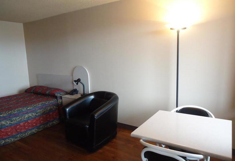 Motel L Avenue Du Pont | Alma | Quebec | Canada 7