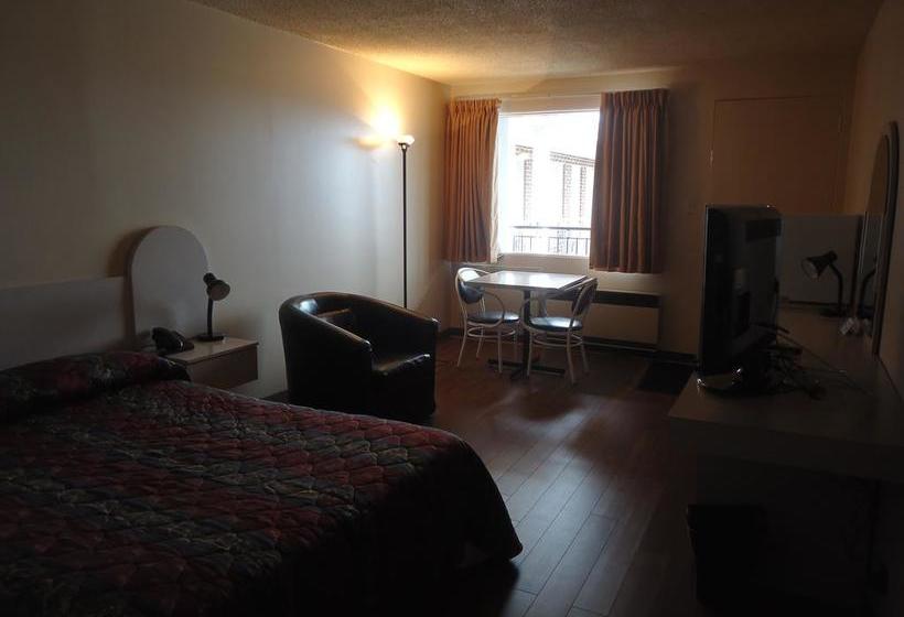 Motel L Avenue Du Pont | Alma | Quebec | Canada 8