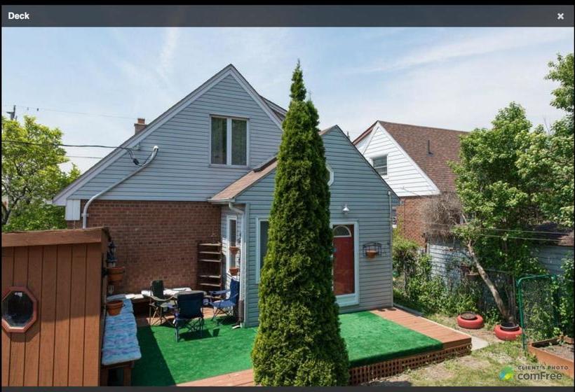 Hostel Magnolia Chalet | Toronto | Ontario | Canada 11