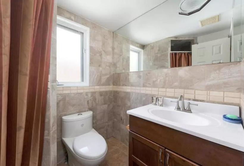 Hostel Magnolia Chalet | Toronto | Ontario | Canada 17