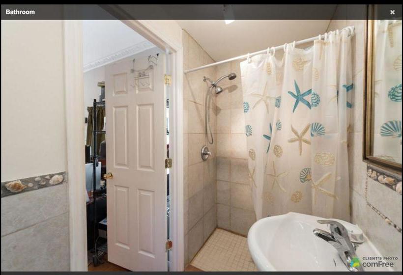 Hostel Magnolia Chalet | Toronto | Ontario | Canada 9