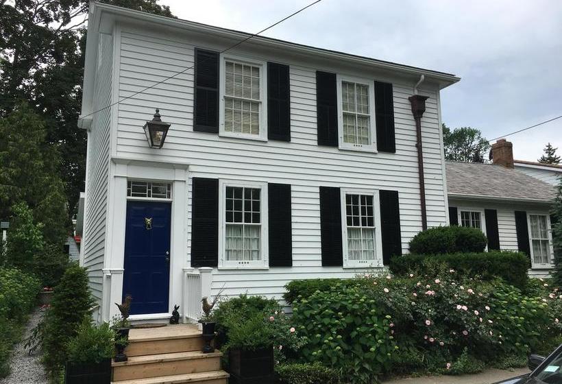 Bed and Breakfast Dot S Landing Garden Room Ontario