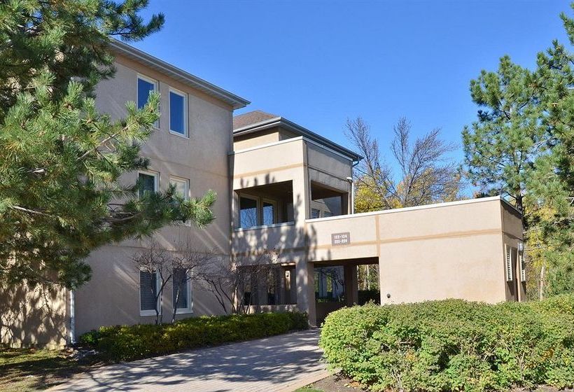 Hotel Blue Mountain Mountain Walk | Midland | Ontario | Canada 12