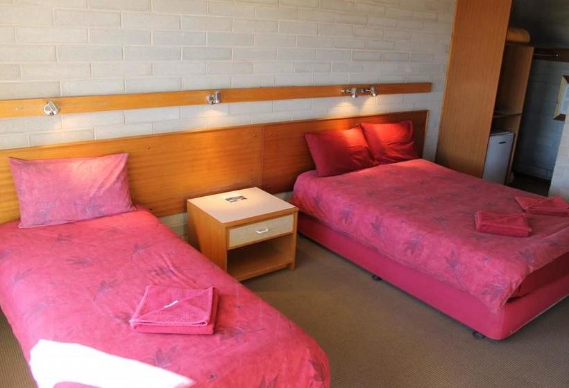 Hotel Nullarbor Roadhouse | Nullarbor | South Australia | Australia 5