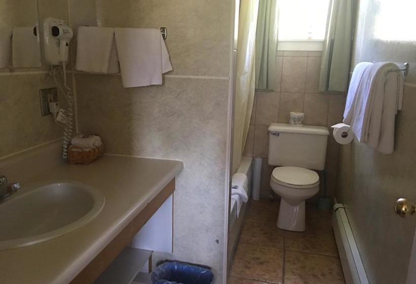 Fair Isle Motel | Charlottetown | Prince Edward Island | Canada 3