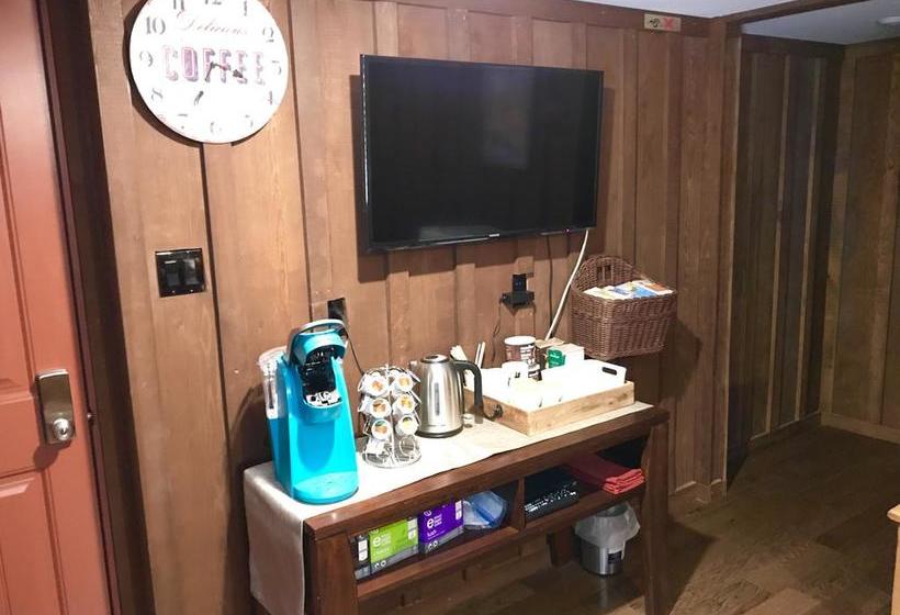 Back To The Land B&b | Golden | British Columbia | Canada 3