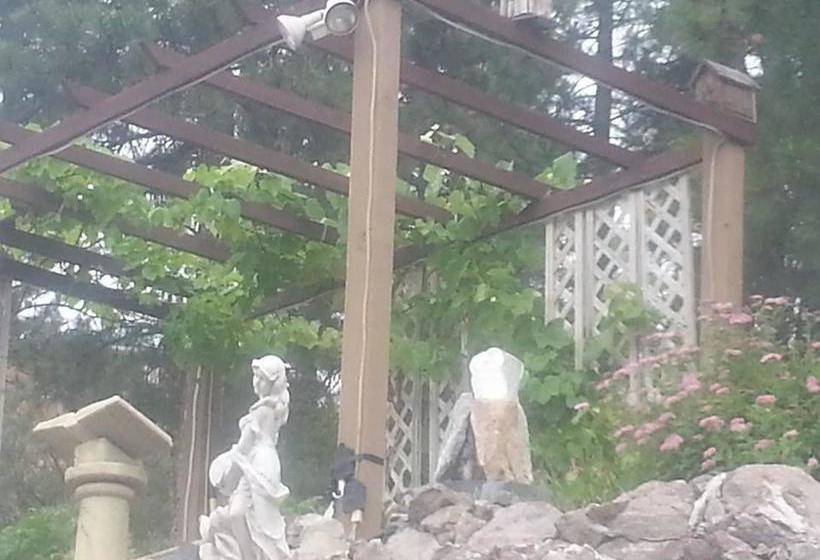 Bed and Breakfast Kingdom Lodge | West Kelowna | British Columbia | Canada 2