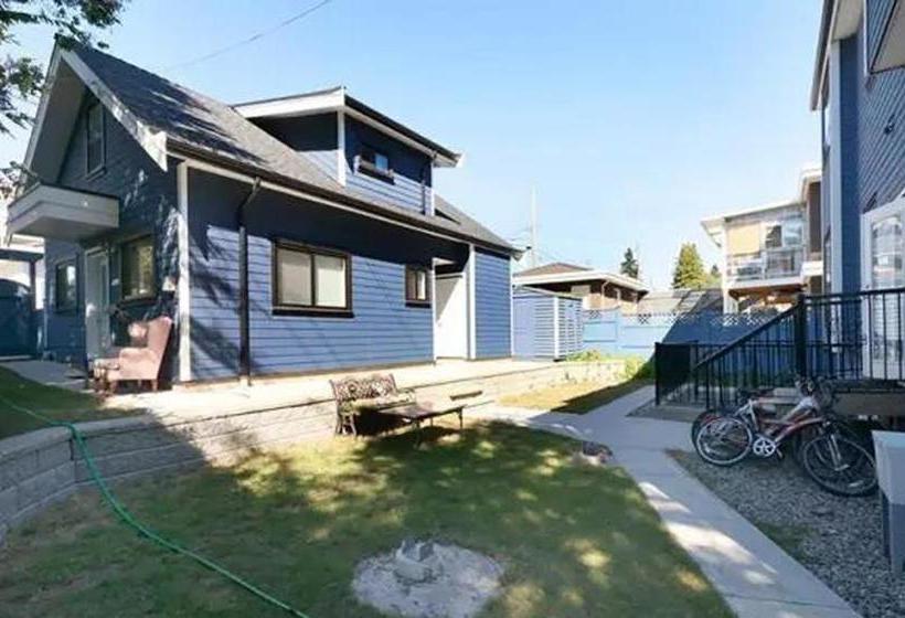 Yvr Home Hostel | Vancouver | British Columbia | Canada 1