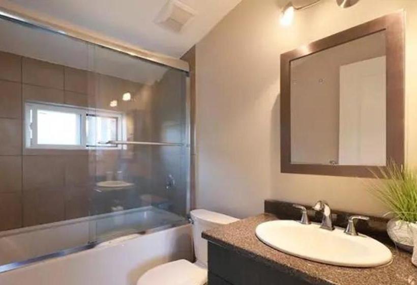 Yvr Home Hostel | Vancouver | British Columbia | Canada 2