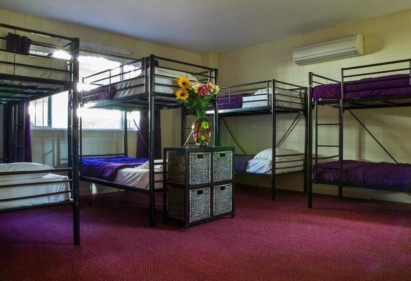 Hostel Foreign Exchange Accommodationbeachside | Townsville | Queensland | Australia 13