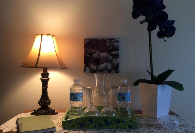 Au Coq Du Bonheur B&b | Magog | Quebec | Canada 11