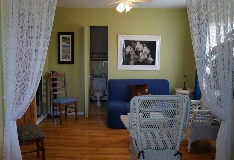 Au Coq Du Bonheur B&b | Magog | Quebec | Canada 13