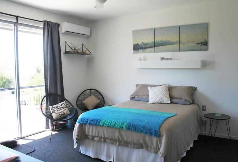 Bed and Breakfast Scarborough Beach Break Holidays | Scarborough | Queensland | Australia 1