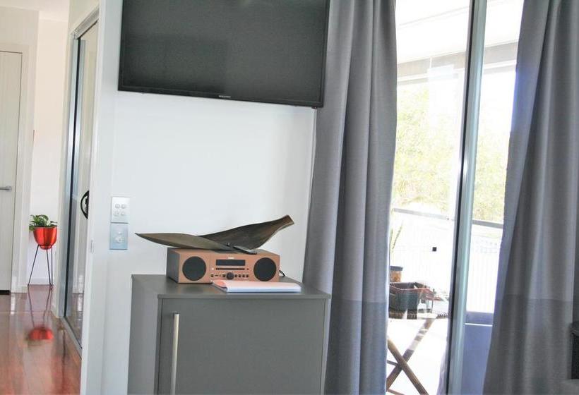 Bed and Breakfast Scarborough Beach Break Holidays | Scarborough | Queensland | Australia 16