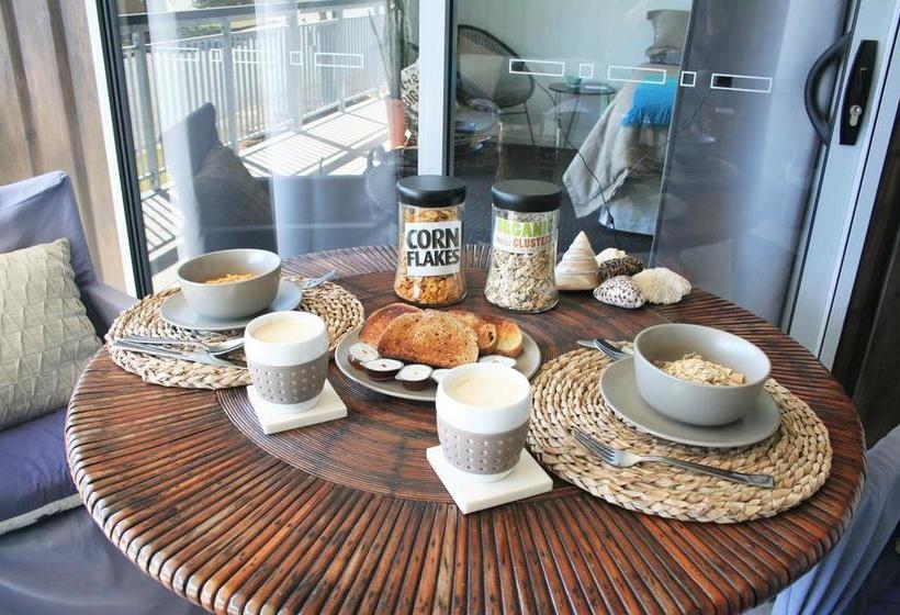 Bed and Breakfast Scarborough Beach Break Holidays | Scarborough | Queensland | Australia 17