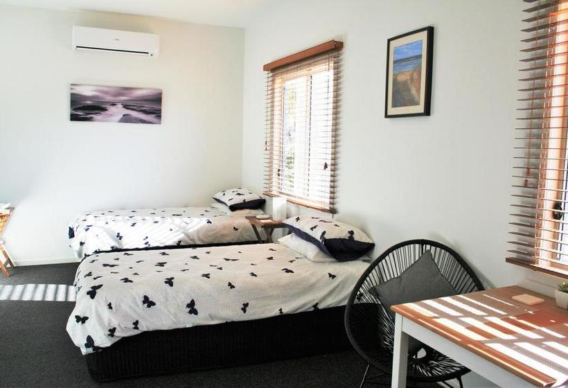 Bed and Breakfast Scarborough Beach Break Holidays | Scarborough | Queensland | Australia 2