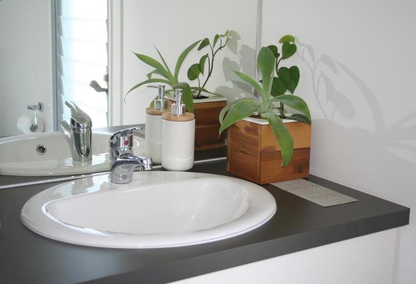 Bed and Breakfast Scarborough Beach Break Holidays | Scarborough | Queensland | Australia 3