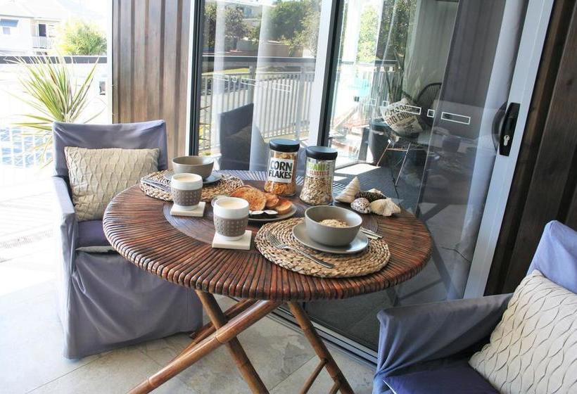 Bed and Breakfast Scarborough Beach Break Holidays | Scarborough | Queensland | Australia 4