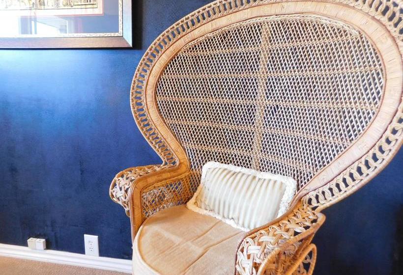 English B&b & Spa | Calgary | Alberta | Canada 12