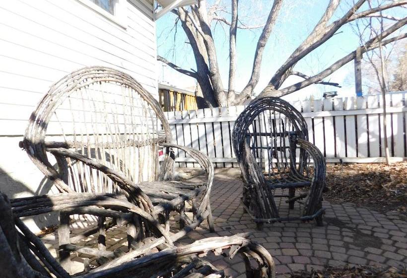 English B&b & Spa | Calgary | Alberta | Canada 2