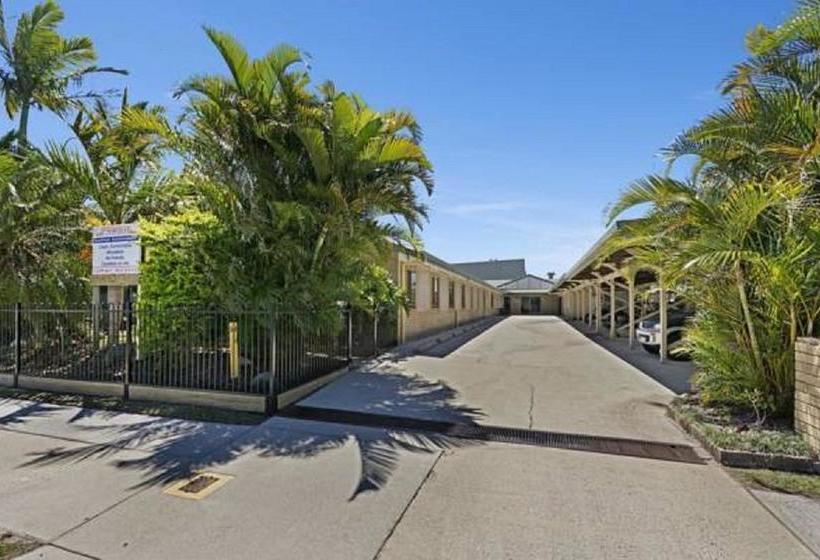 Hotel 17 North Street Budget Accommodation Caloundra