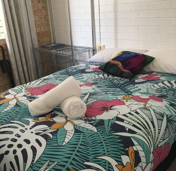 Hotel 17 North Street Budget Accommodation | Caloundra | Queensland | Australia 19