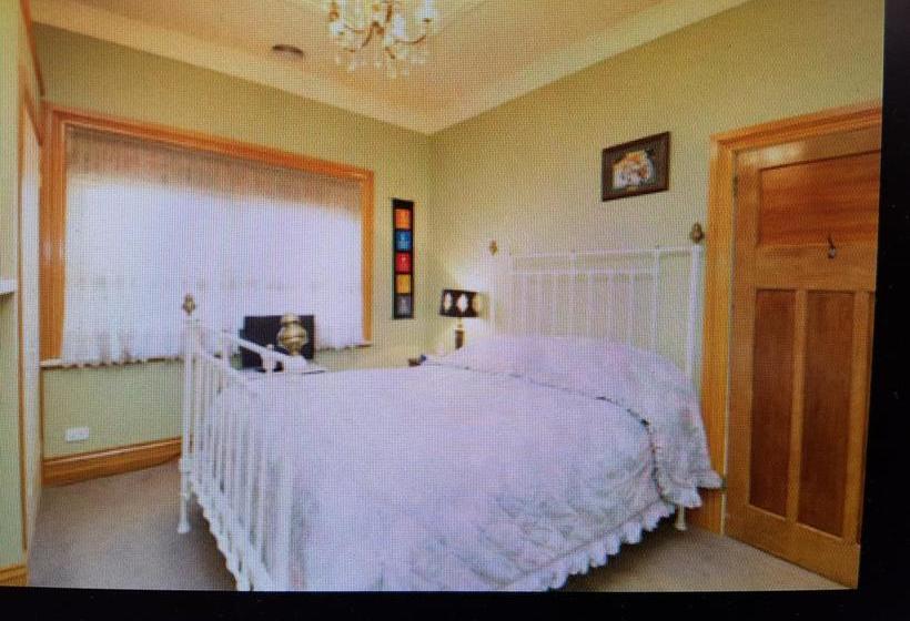 Bed and Breakfast Calbung Stays | Ballarat | Victoria | Australia 3