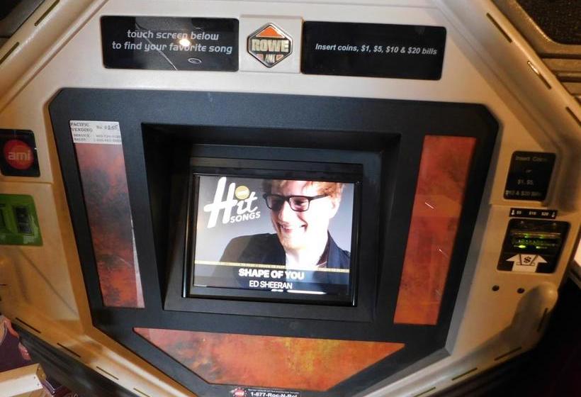 Dinosaur Hotel & Newcastle Bar | Drumheller | Alberta | Canada 10