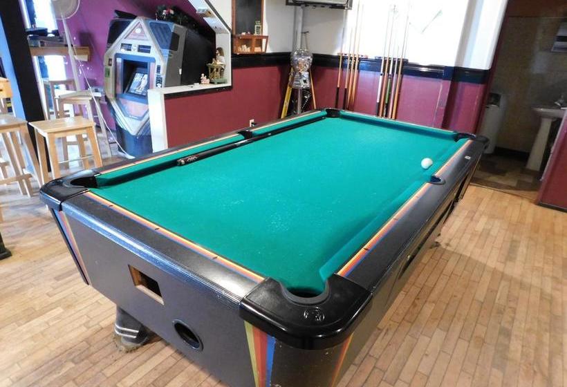 Dinosaur Hotel & Newcastle Bar | Drumheller | Alberta | Canada 11