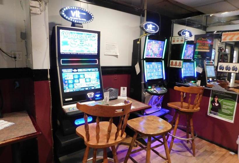 Dinosaur Hotel & Newcastle Bar | Drumheller | Alberta | Canada 12