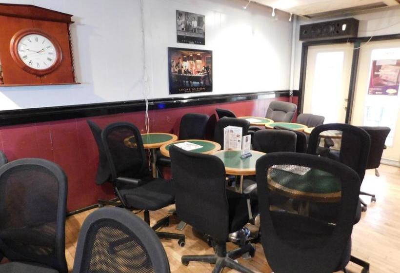 Dinosaur Hotel & Newcastle Bar | Drumheller | Alberta | Canada 18