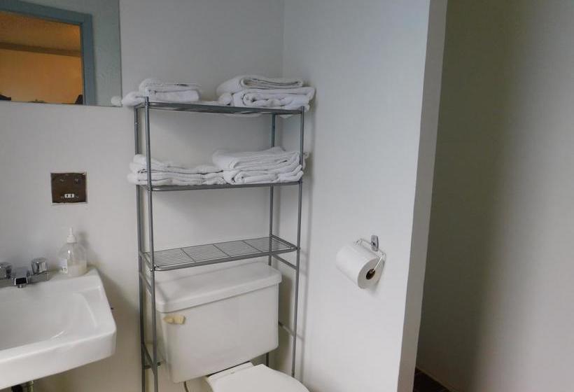 Dinosaur Hotel & Newcastle Bar | Drumheller | Alberta | Canada 19